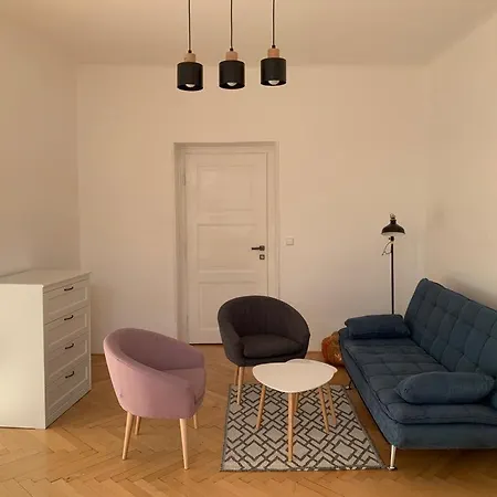 شقة Wine Hradec Centre